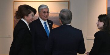 Президенты Казахстана и Узбекистана осмотрели выставку картин Абылхана Кастеева и Урала Тансыкбаева